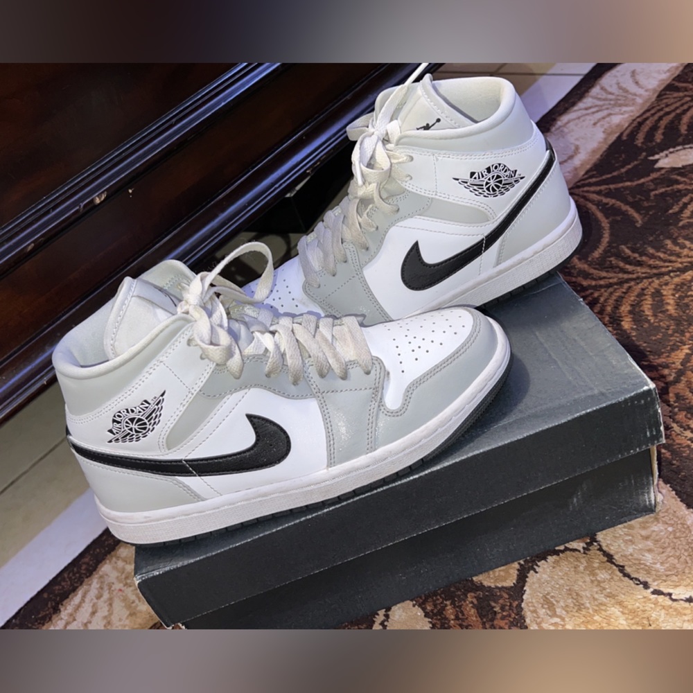 Women’s Air Jordan 1 Mid “Grey Fog”